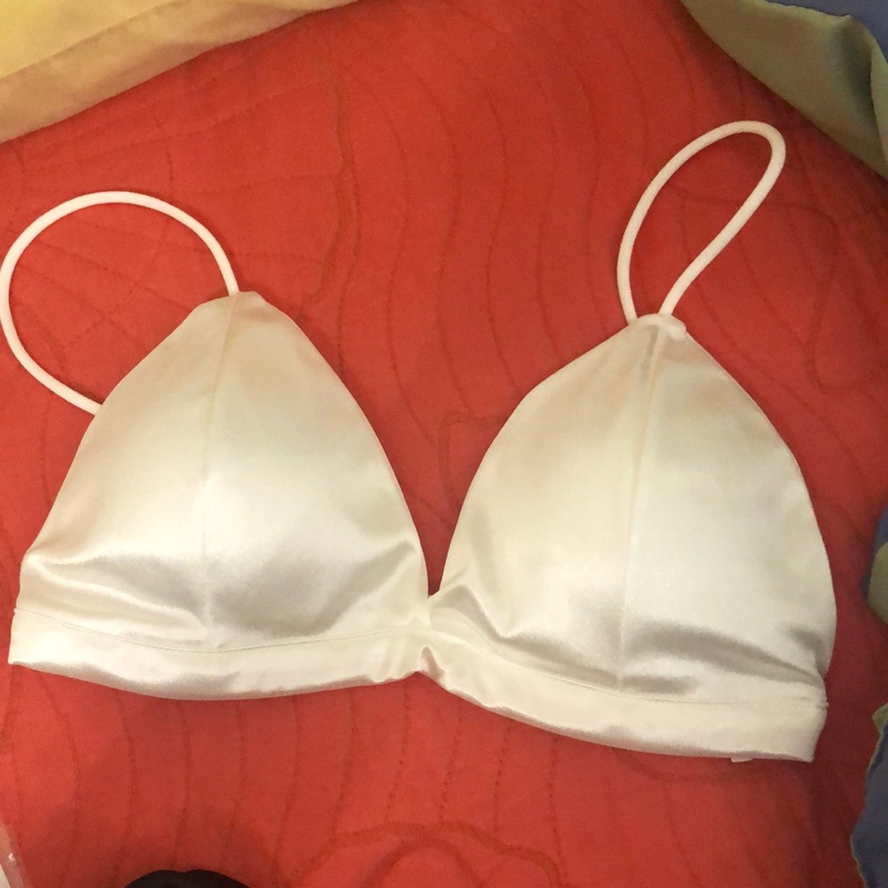 One size bra white and black glossy